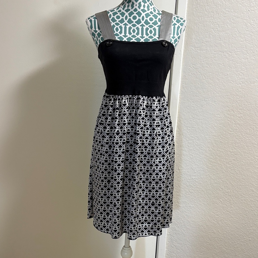 Bebe Black and Gray Geometric Midi Dress